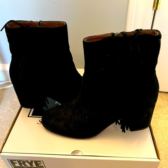 Frye Fringe Jodi Short Suede Boot - Picture 2 of 8